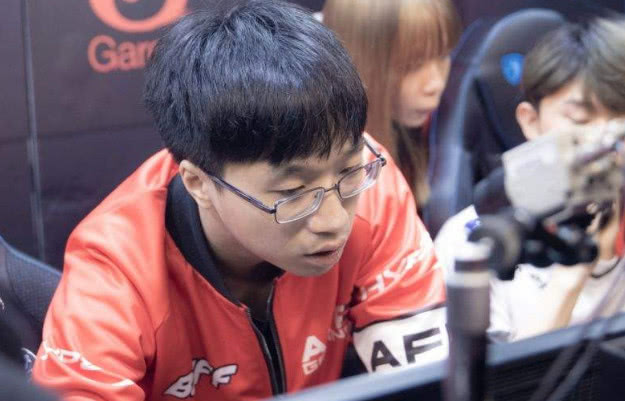 DOTA2 TI：LGD让一追二战胜BC，下一轮将面对Aster，CN DOTA内战！
